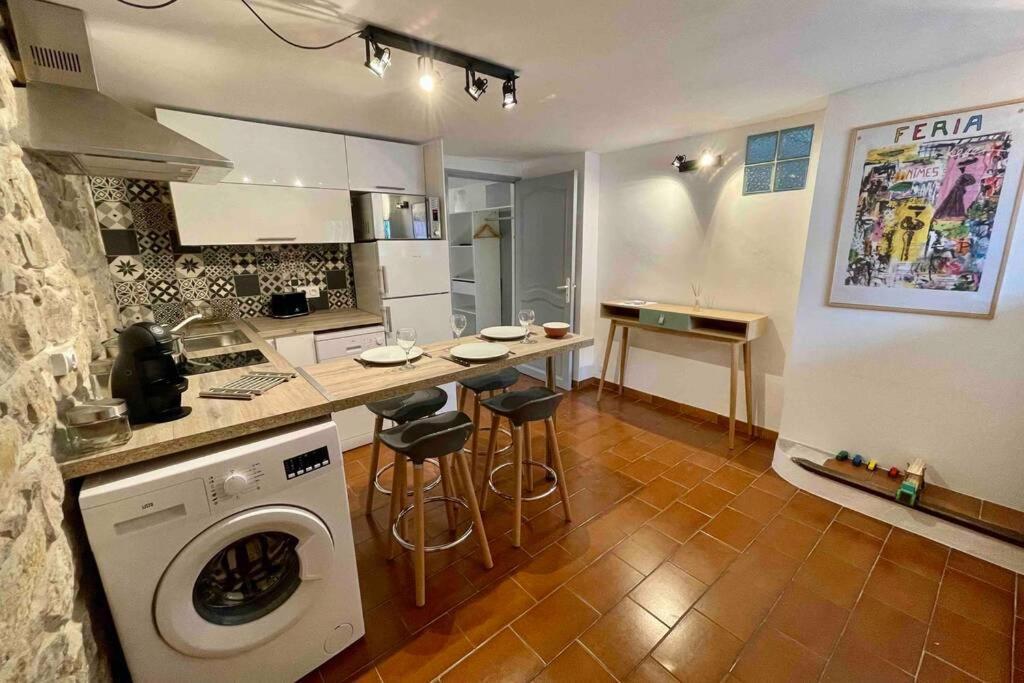 Apartamento LE JAD Joli F2 proche Gare, Arènes avec terrasse privée Nimes Exterior foto