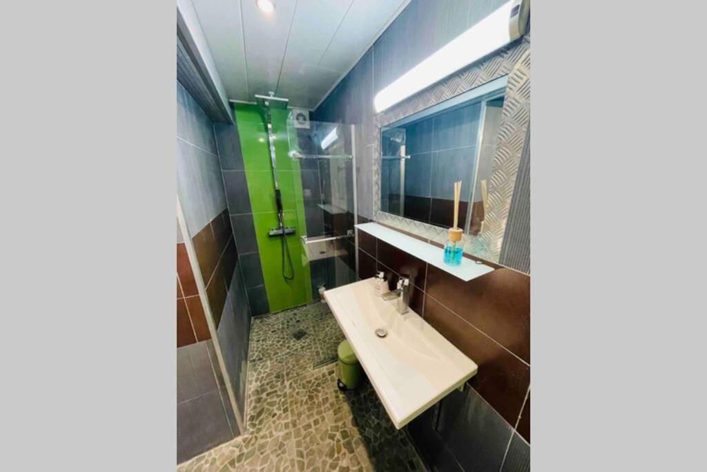 Apartamento LE JAD Joli F2 proche Gare, Arènes avec terrasse privée Nimes Exterior foto
