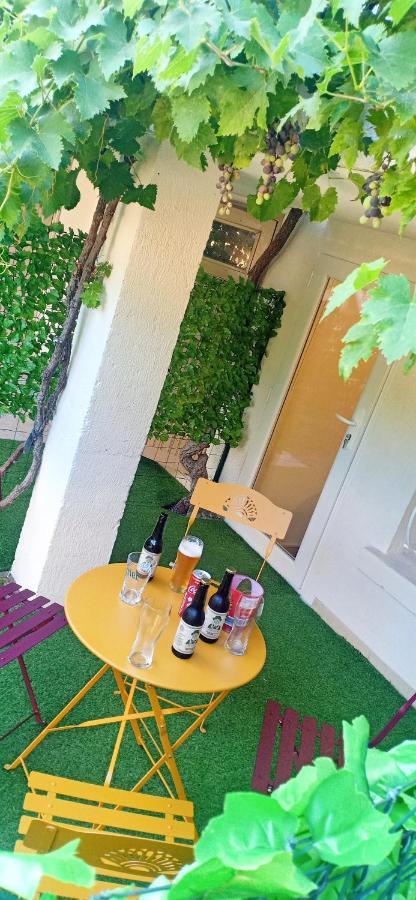 Apartamento LE JAD Joli F2 proche Gare, Arènes avec terrasse privée Nimes Exterior foto